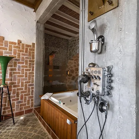 מלון Loft - Adults Only 3*