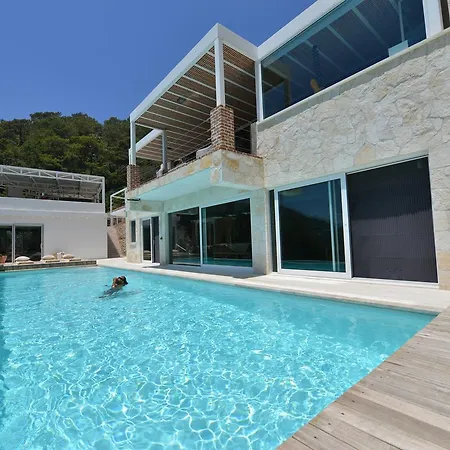 מלון Loft - Adults Only 3*